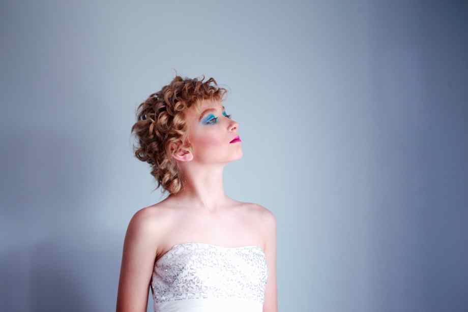 5 idées de coiffures pour cheveux courts le jour J-Luxury Design